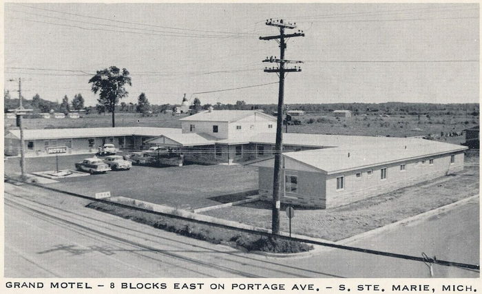 Grand Motel - Postcard (newer photo)